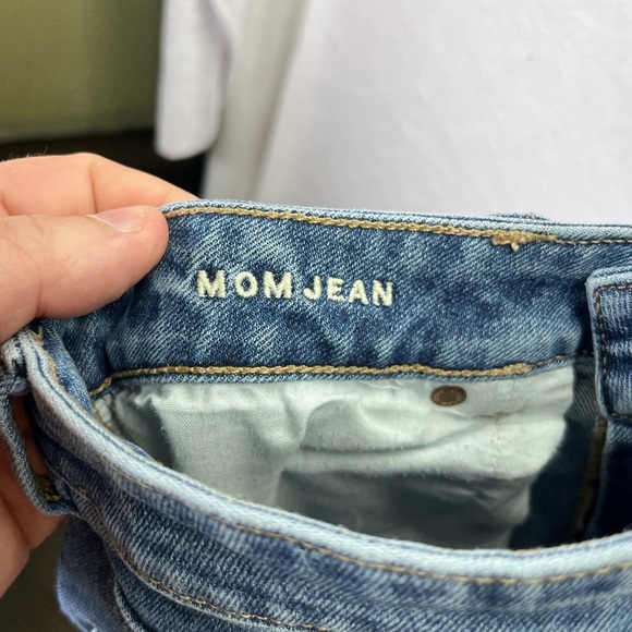 American Eagle Mom Jean Denim Jeans Womens 6 Blue Stretch 90s loose Cute 2205 - Picture 3 of 11